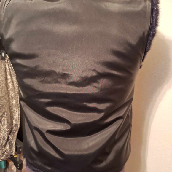Reversible Fake Fur Vest - Picture 4 of 9